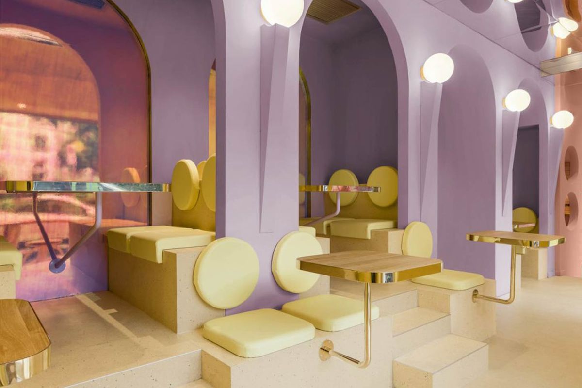 le restaurant de fast-food moderne a ouvert dans le quartier de Brera à Milan