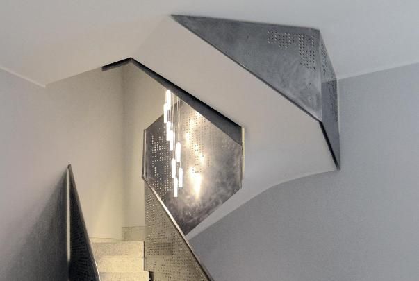 Eclairage des escaliers par Marco Petrucci.