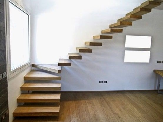 Escalier intérieur en bois
