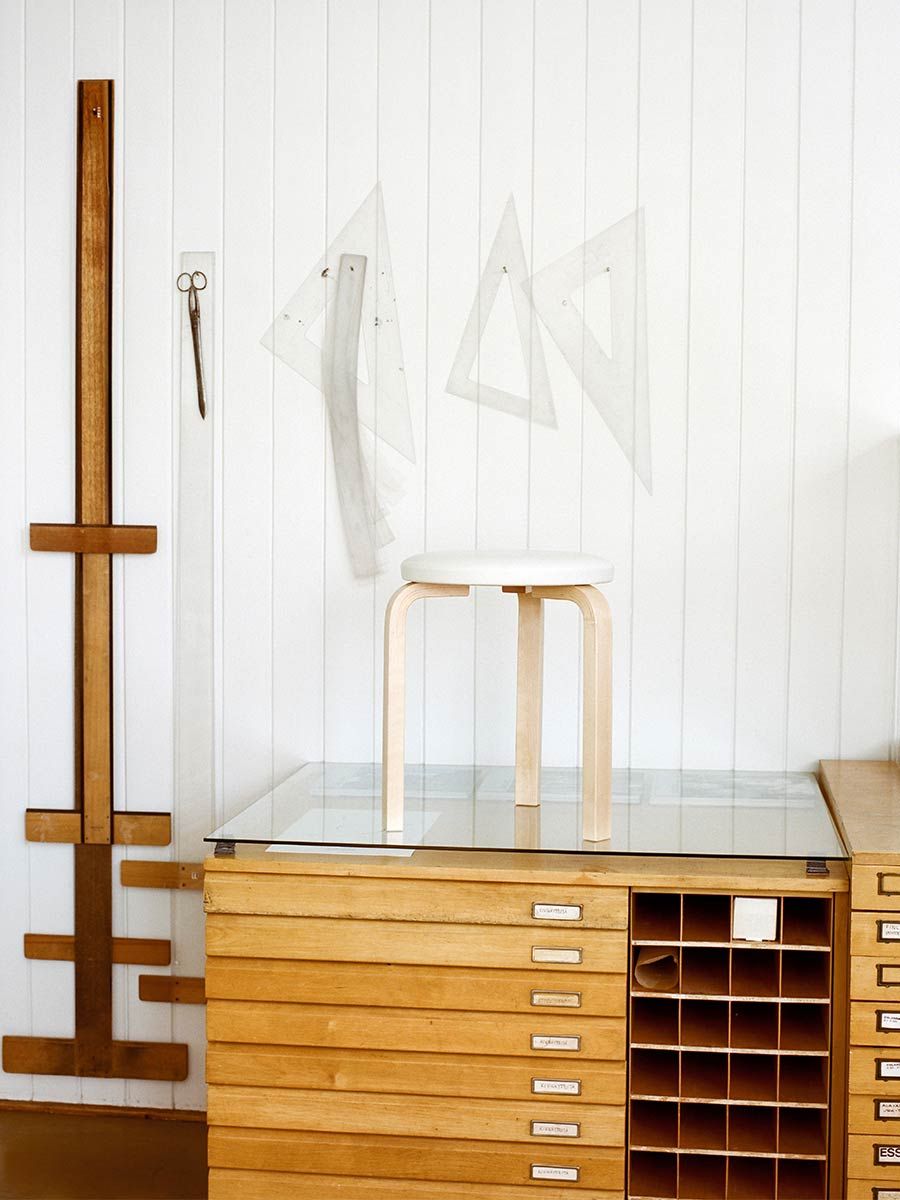 Tabouret 60 by Artek conçu par Alvar Aalto