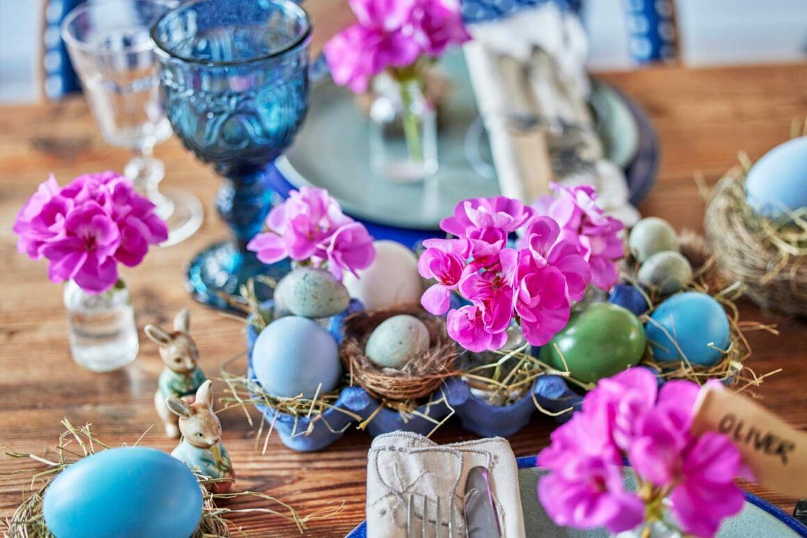 Idées pour dresser la table de Pâques avec des géraniums