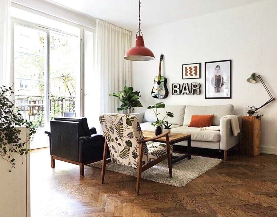 Mini salon d'appartement avec des touches vintage