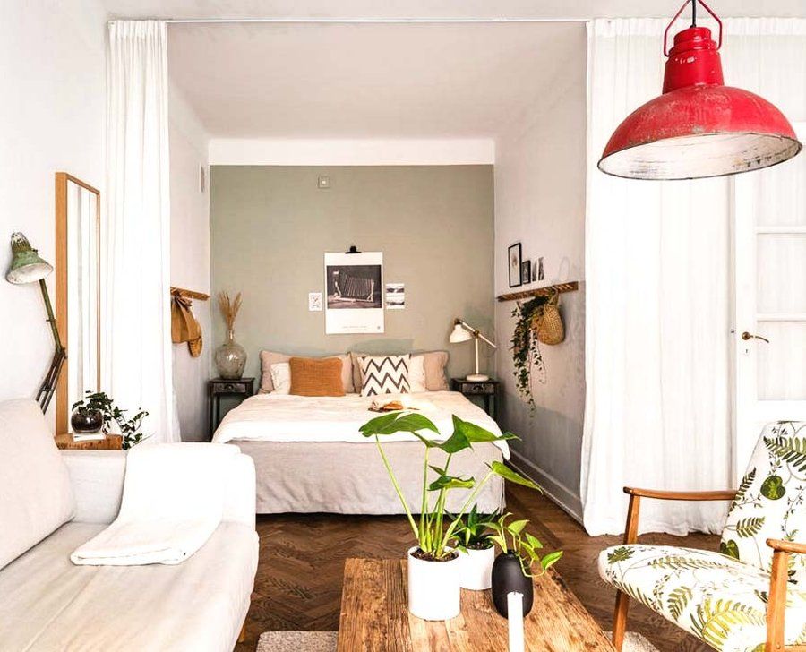 Coin nuit d'un mini-appartement aux touches vintage