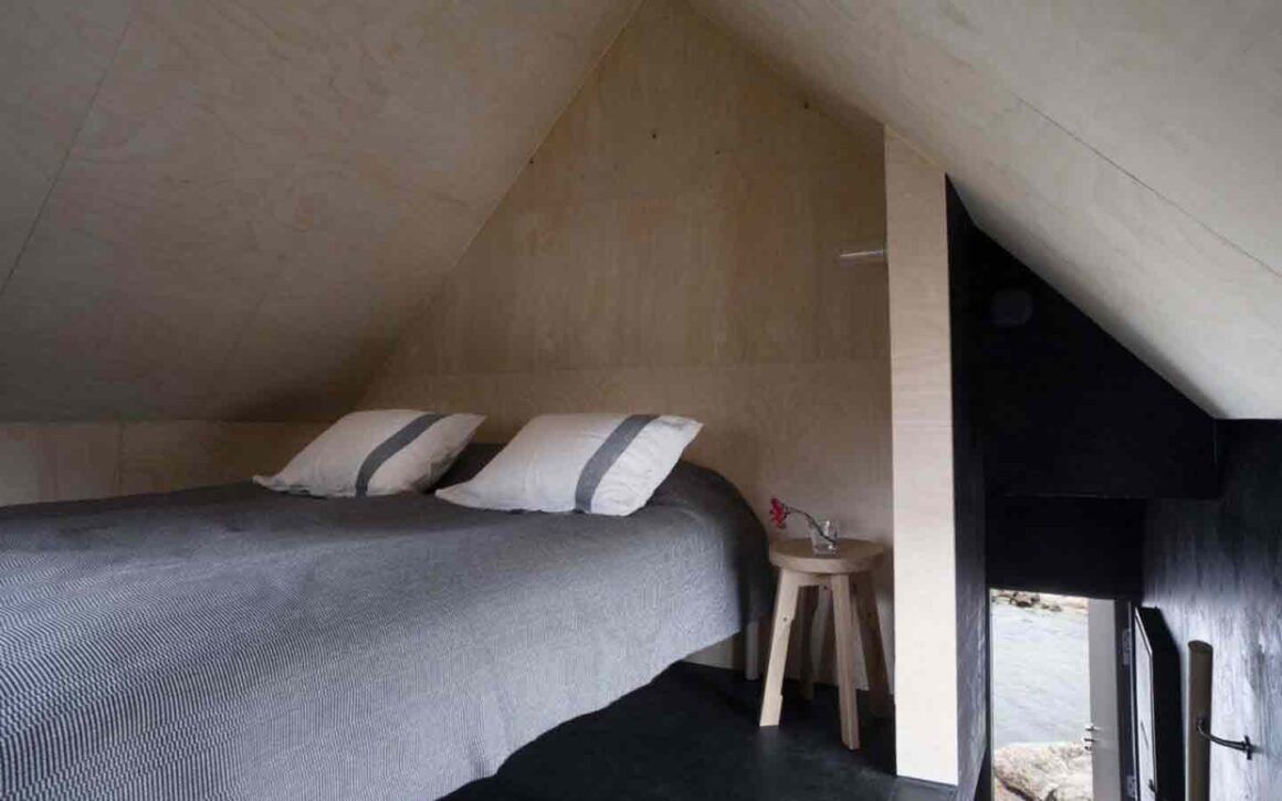 Chambre à coucher de la maison sur l'eau de Majamaja