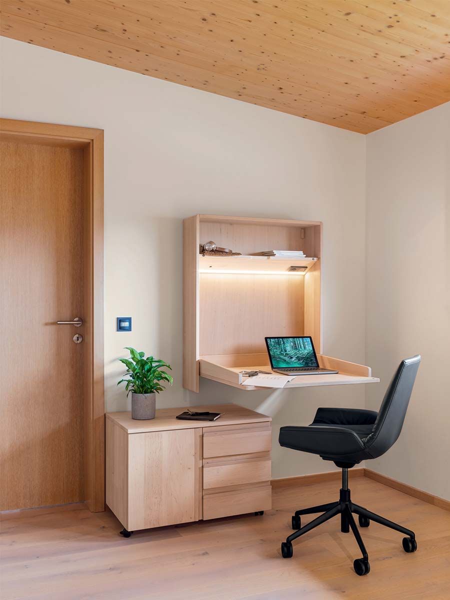 module mural avec abattant et bloc-tiroirs pour le travail à domicile