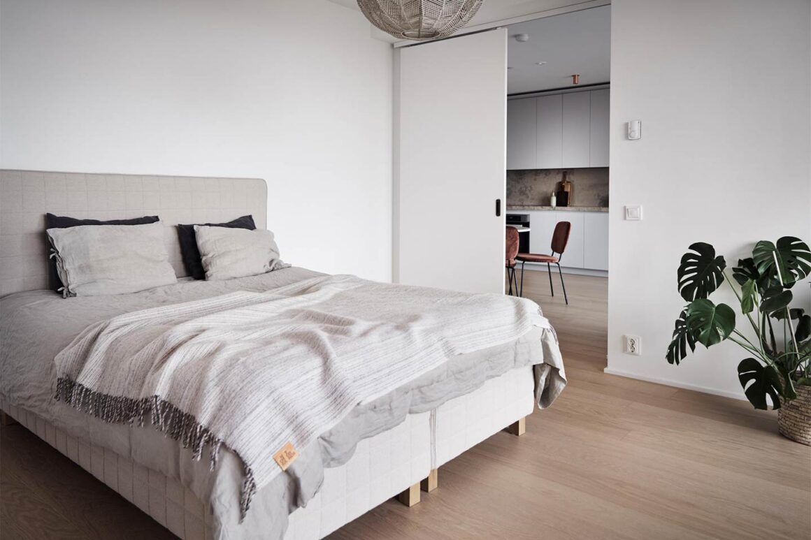 porte coulissante dans un petit appartement