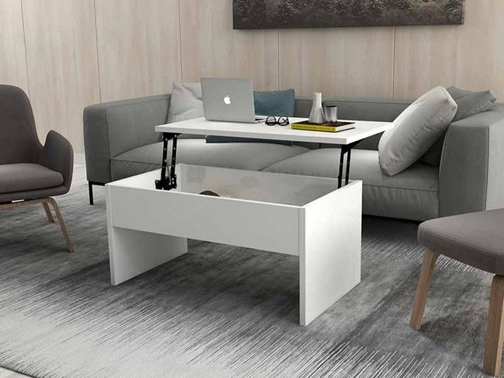 Table basse multifonctionnelle dans le salon 