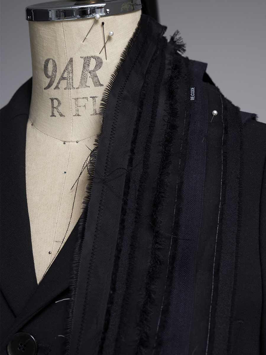 veste fabriquée à partir d'un vieux blazer recyclé