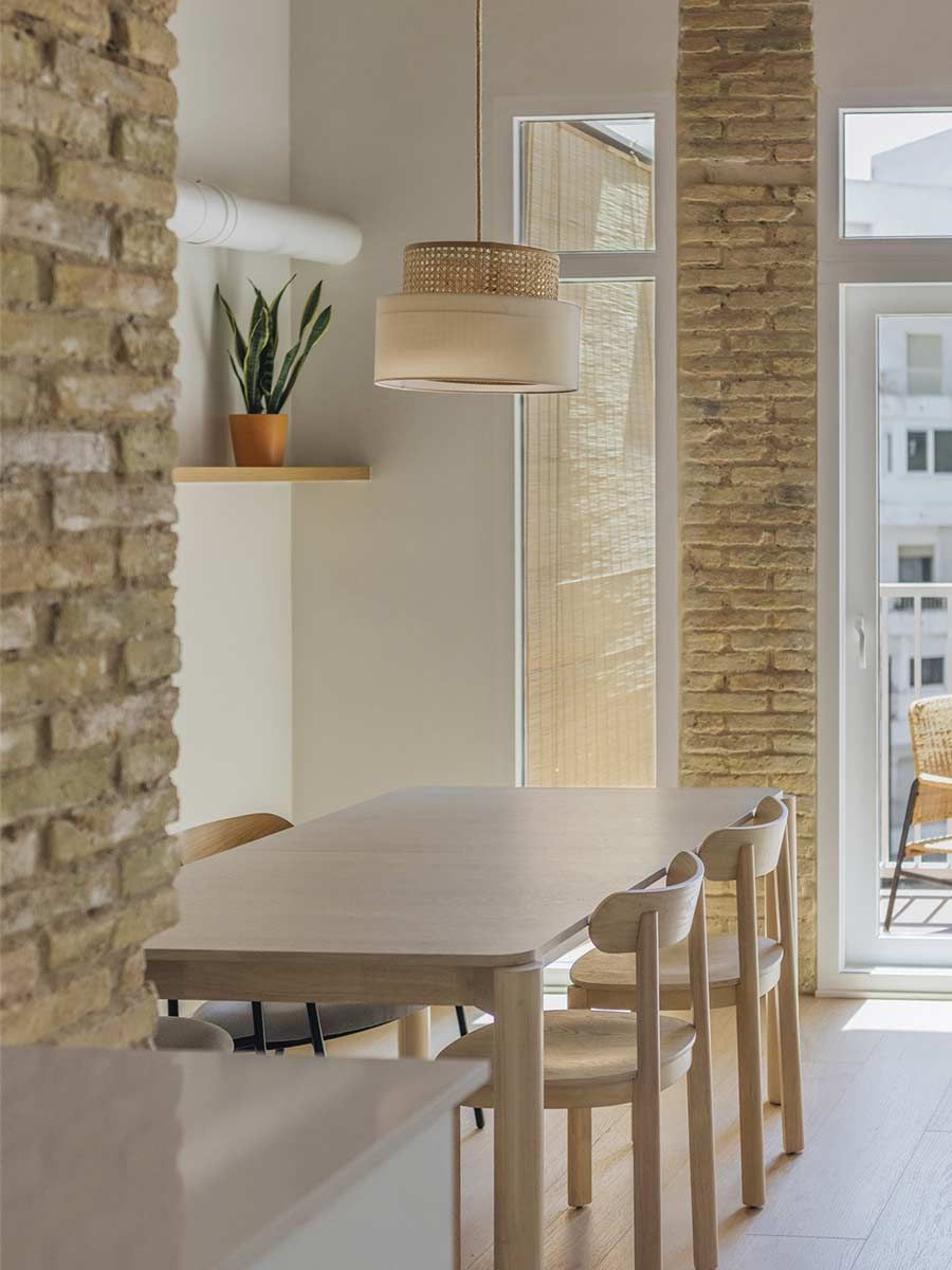 table de salle à manger en bois naturel