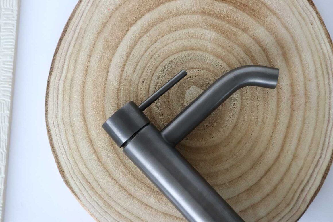 mitigeur de salle de bain noir