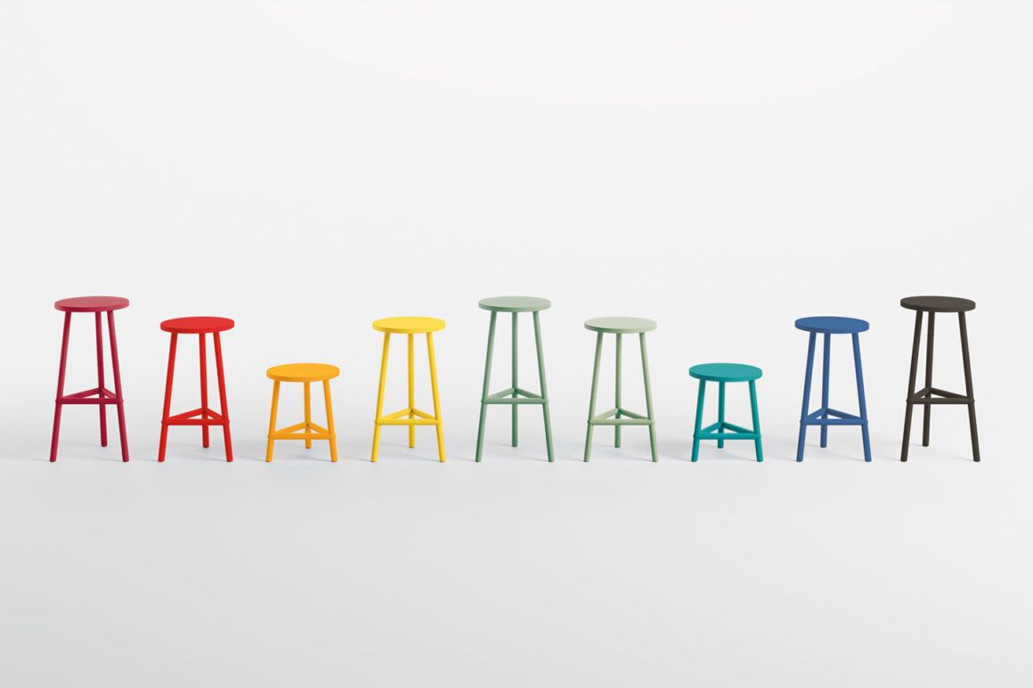 tabourets en métal coloré