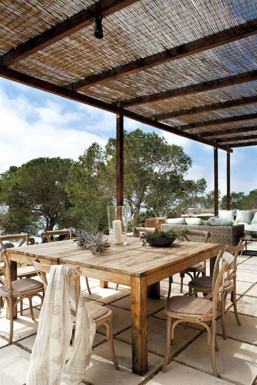 comment ombrager économiquement votre terrasse en bord de mer