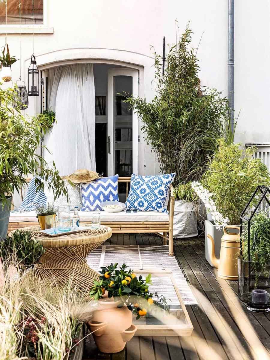 balcon plein de plantes
