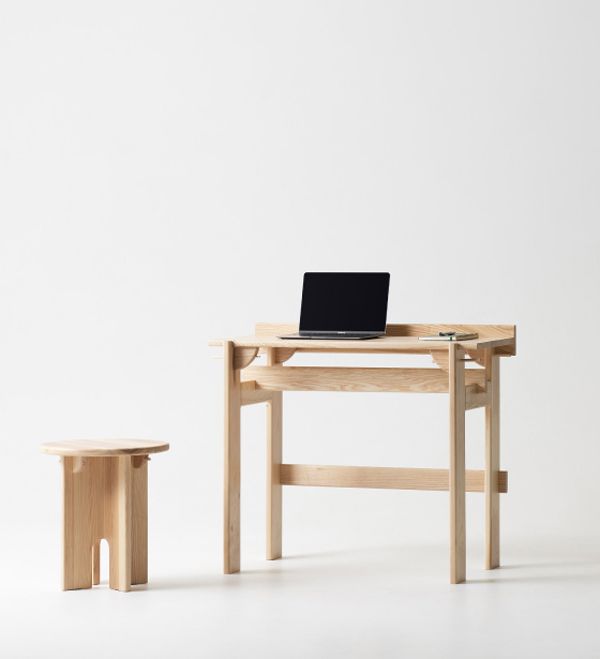 bureau et tabouret en bois au design minimaliste