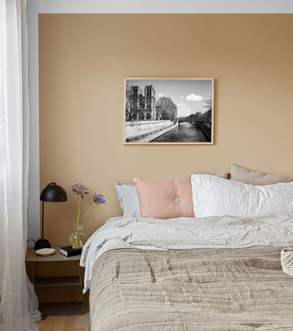 des idées pour le mur derrière le lit qui transformeront votre chambre