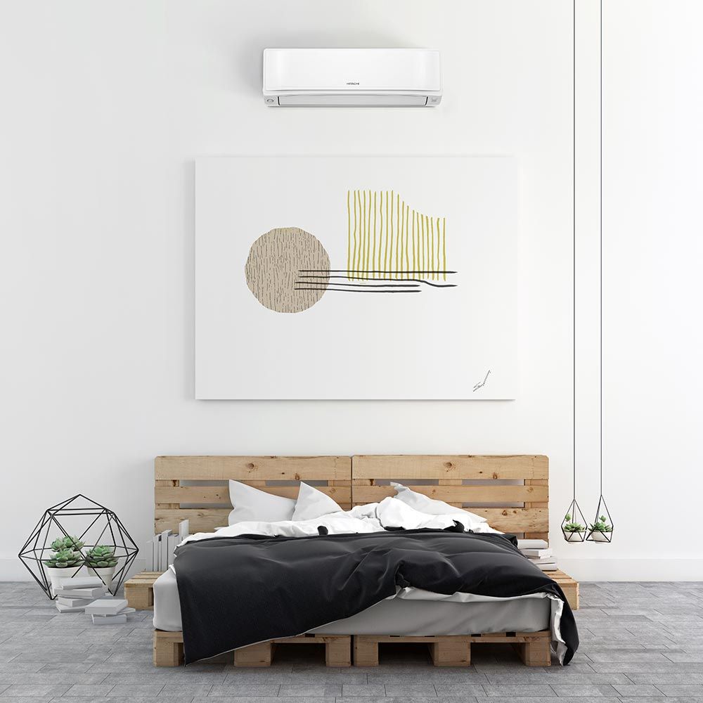 climatiseur fixé au mur au-dessus du lit