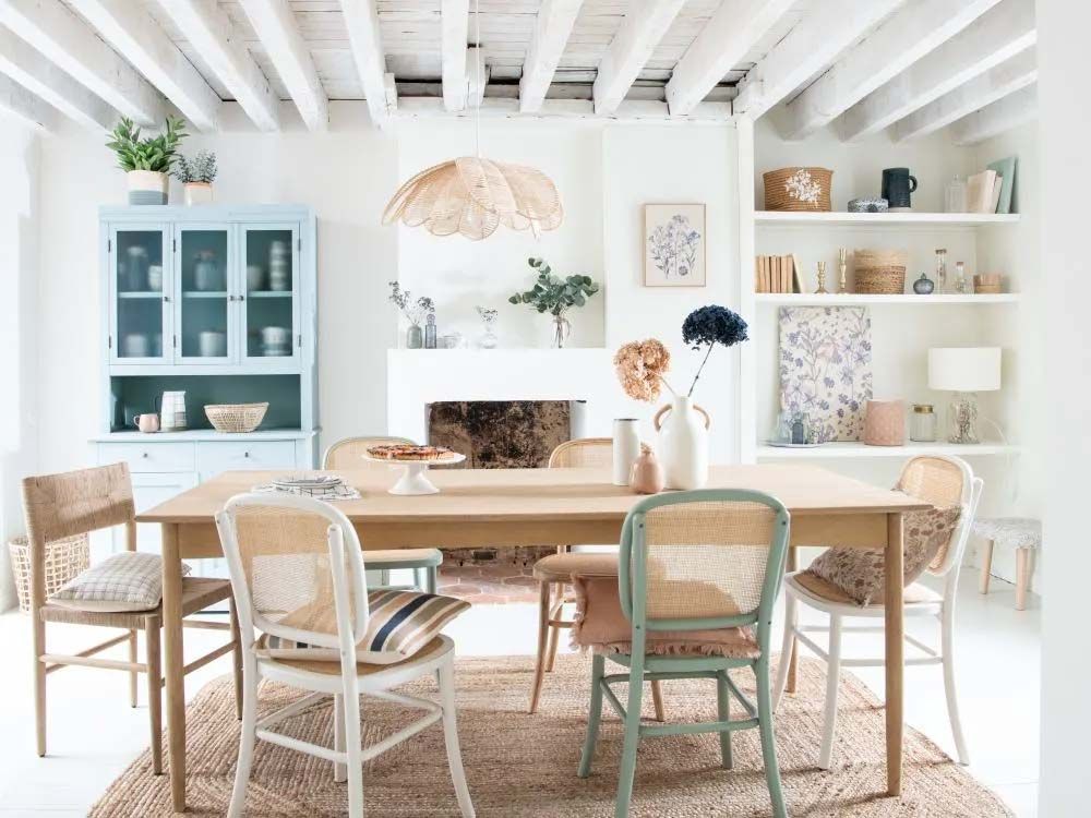 Idées pour assortir les chaises à la table à manger