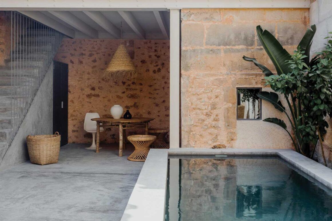 patio avec piscine en béton