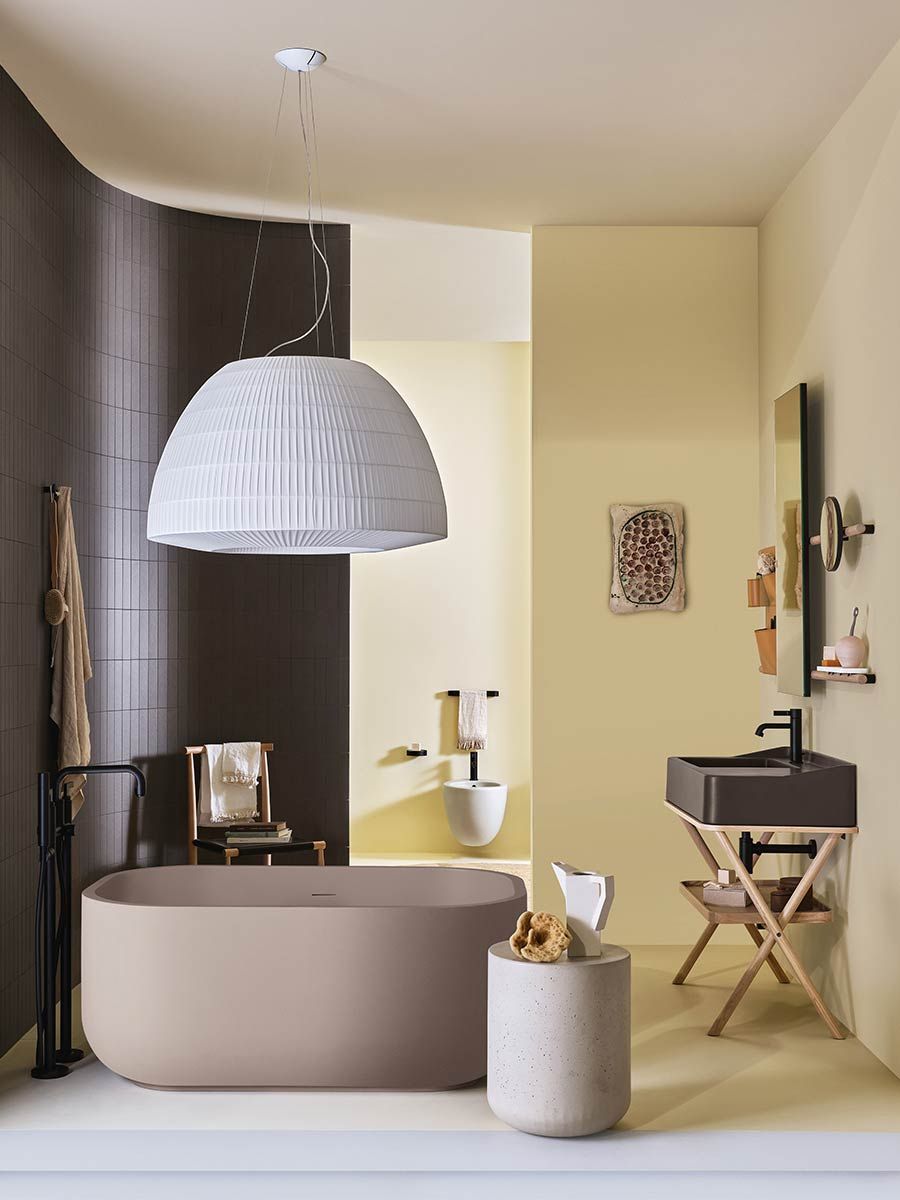 Salle de bains de style japonais avec Siwa by Ceramica Cielo