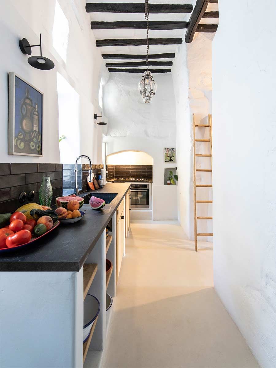 cuisine en maçonnerie longue et étroite