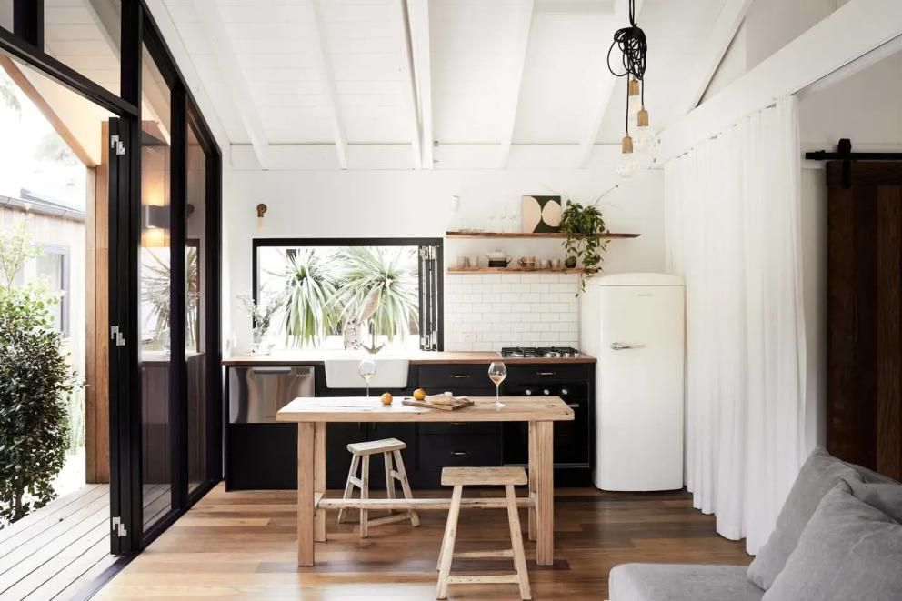 Maison de vacances moderne : idées et solutions en quelques mètres carrés