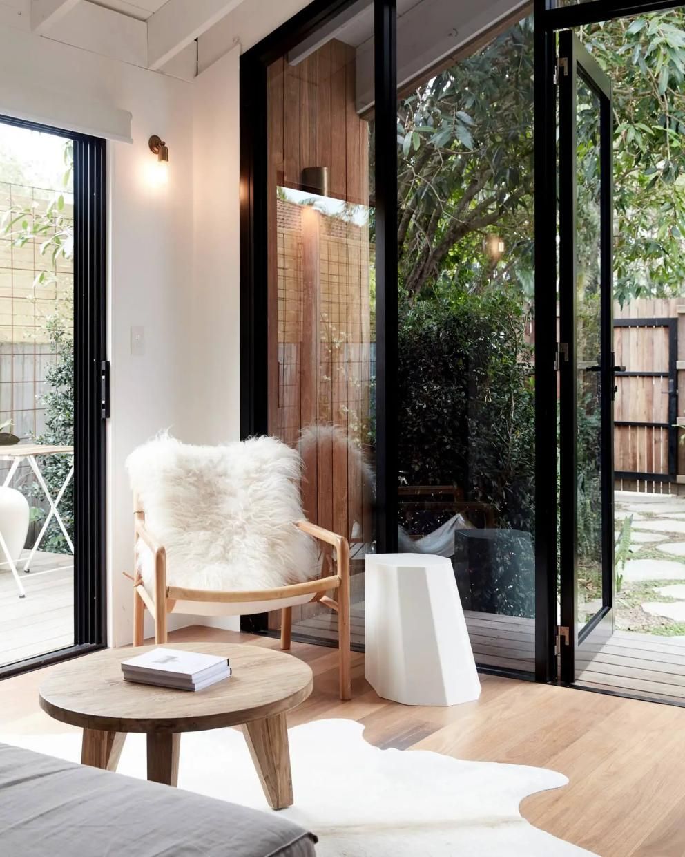 Maison de vacances moderne : idées et solutions en quelques mètres carrés