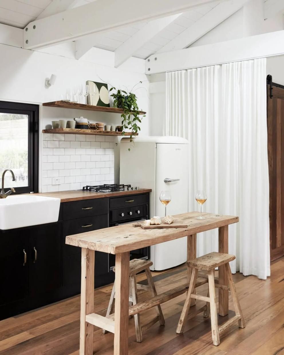 Maison de vacances moderne : idées et solutions en quelques mètres carrés