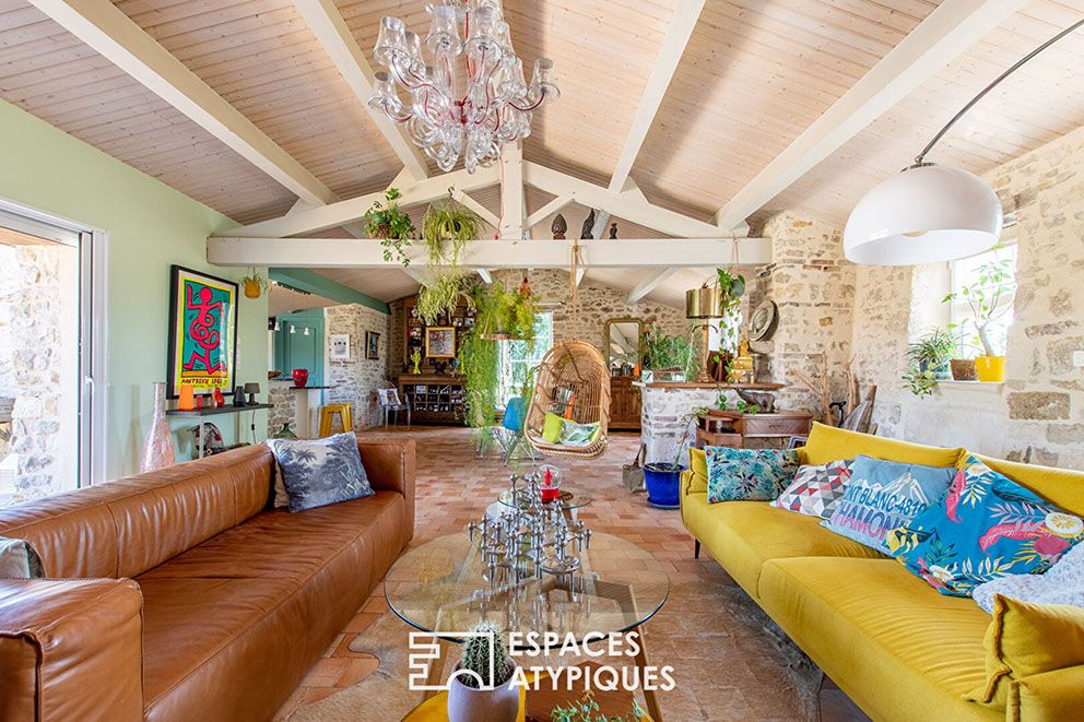 Maison de campagne meublée dans un style éclectique français et pop art