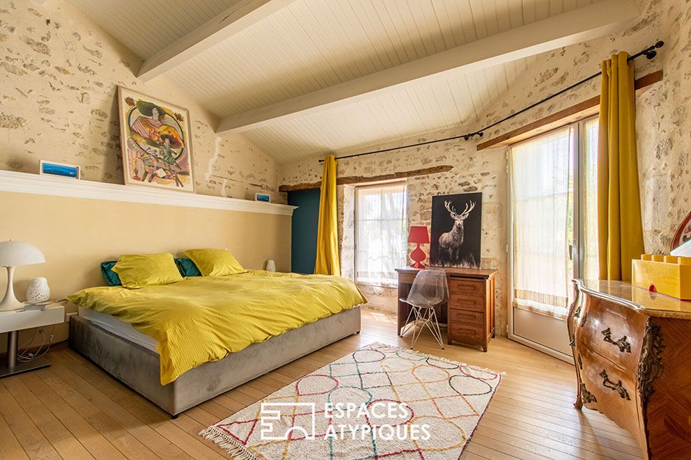 Maison de campagne meublée dans un style éclectique français et pop art