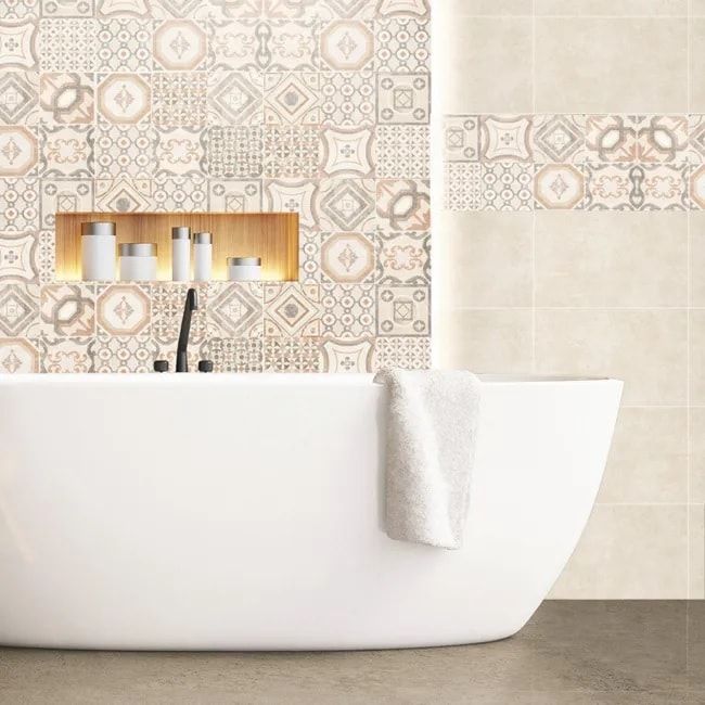 carreaux de ciment beige pour salle de bain avec baignoire