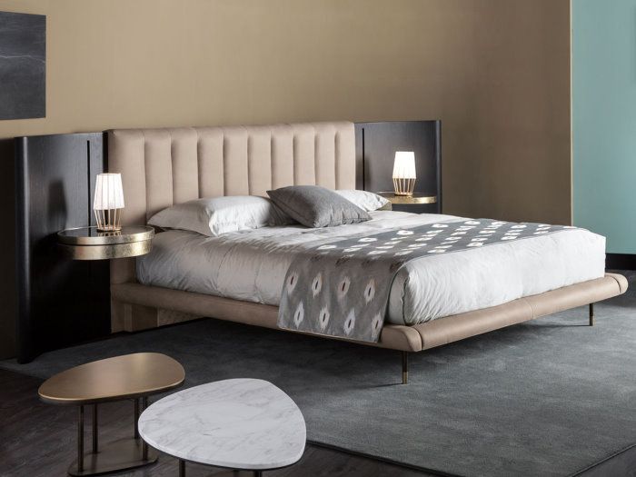 Lit Mirage avec tête de lit haute et tables de nuit suspendues