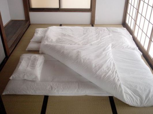 Le futon japonais typique est un élément essentiel d
