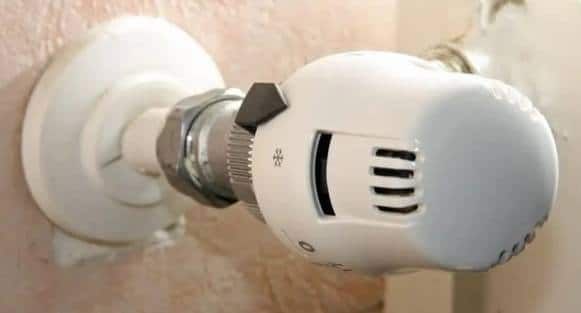 Une vanne thermostatique à gaz nouvellement installée.