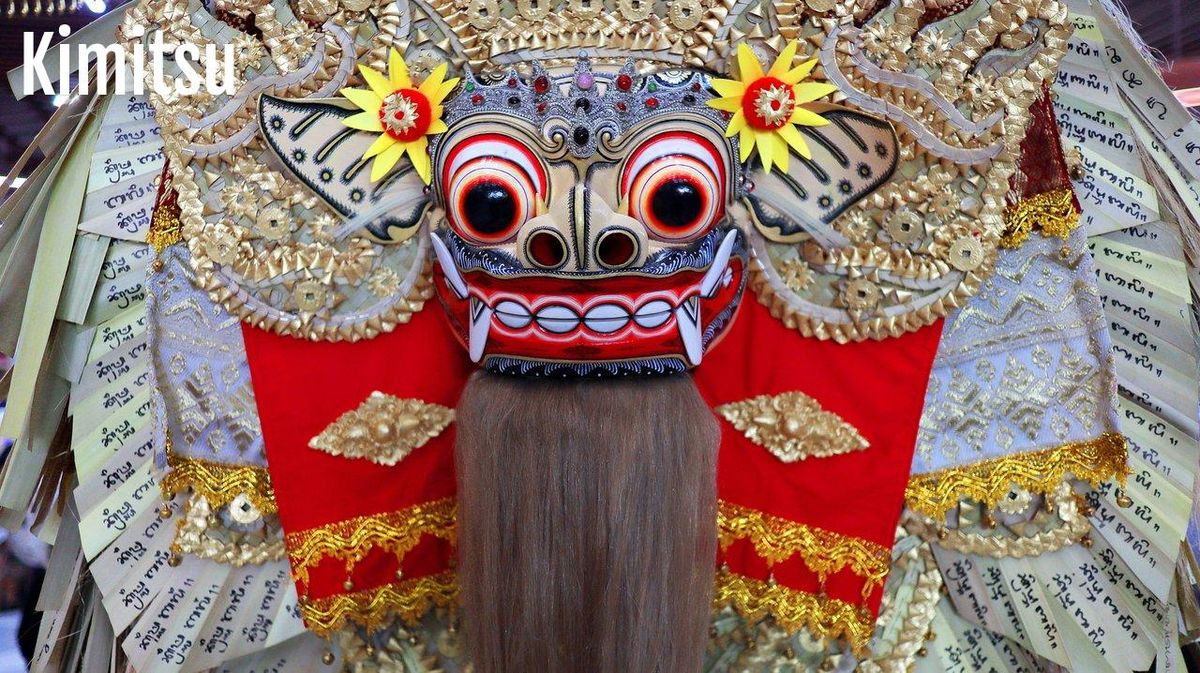 Affiche colorée du lion musical theatre lors de la comédie musicale Le Roi Lion au Théâtre Mogador.