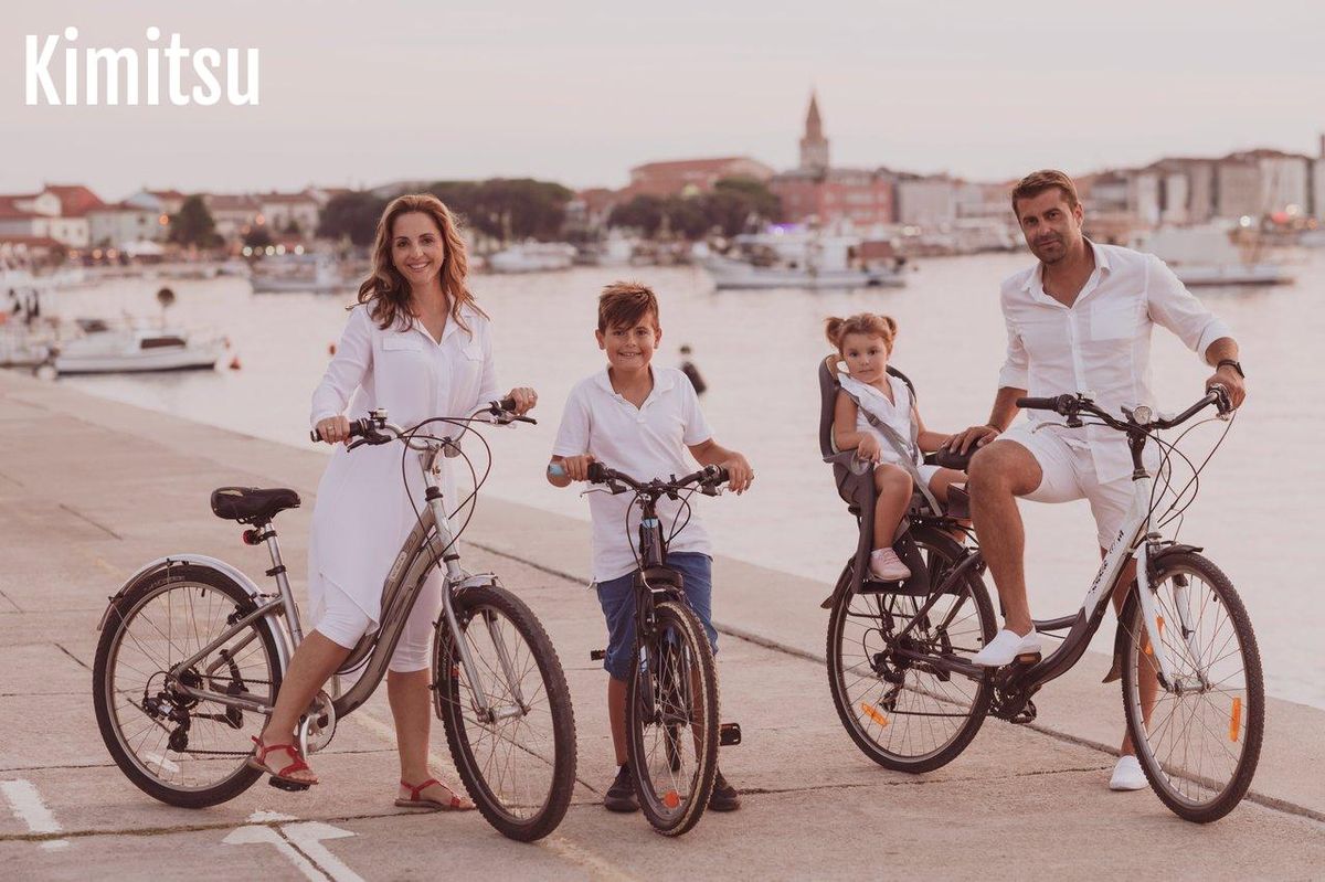 Balade en famille au printemps le long d’un canal sécurisé, idéale pour le family biking spring canal.