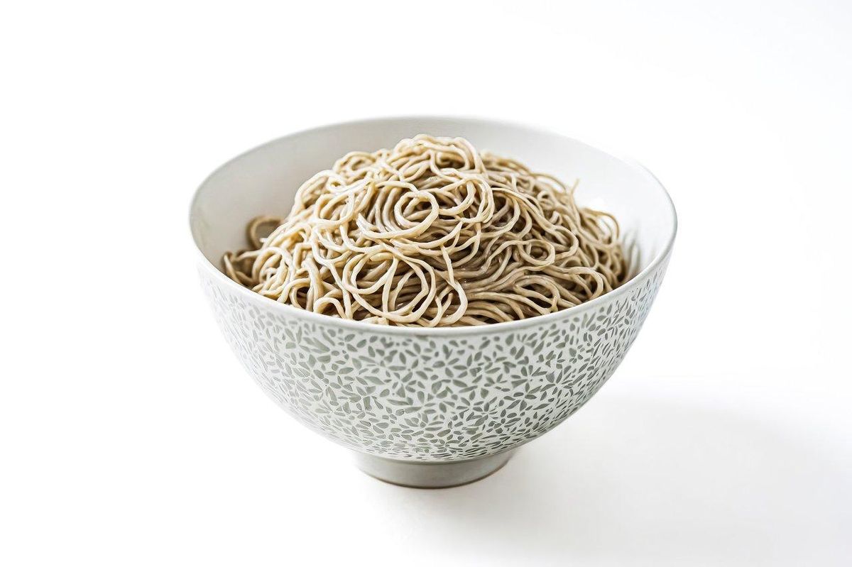 Bol de soba, riche en saveurs et nutriments essentiels. Découvrez leur art culinaire!