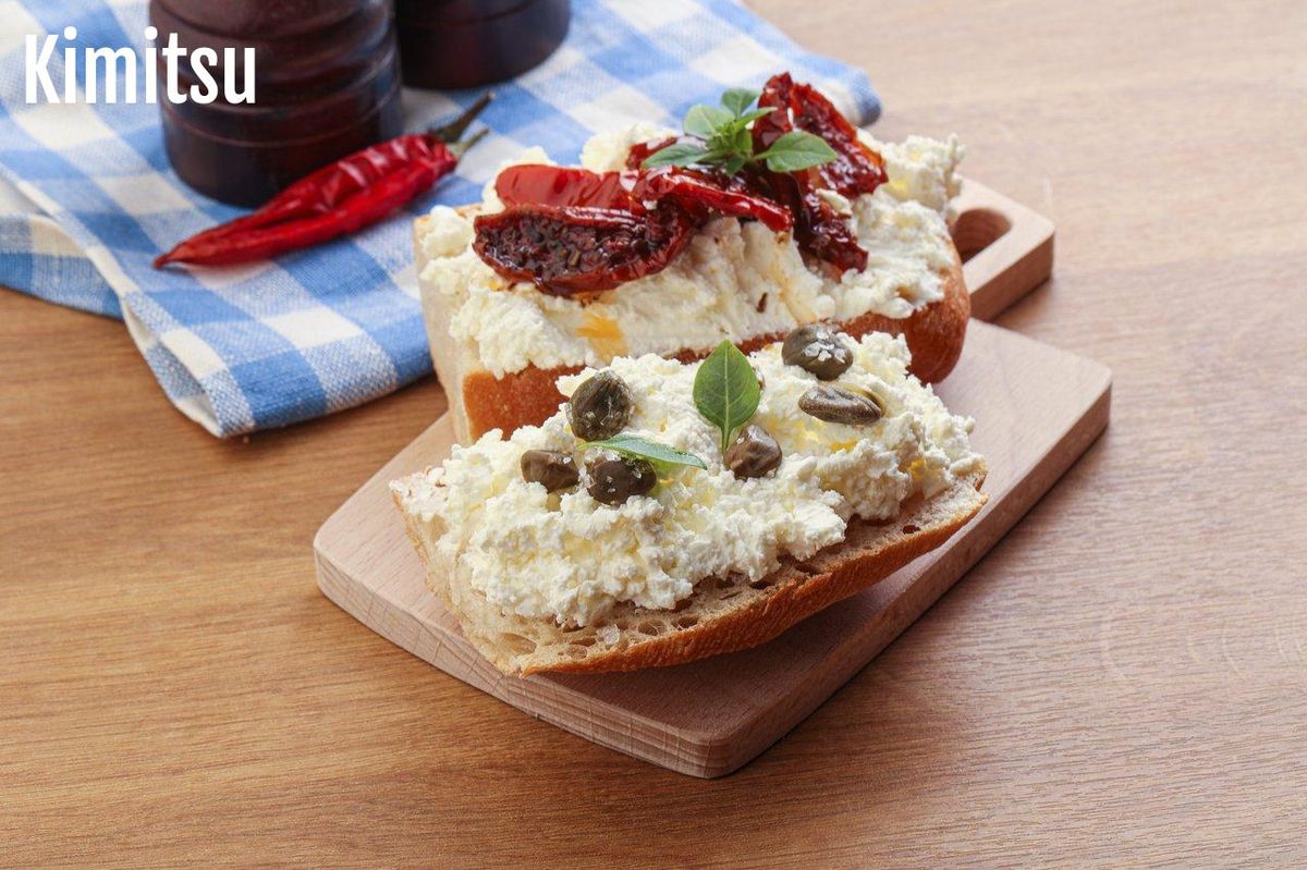 Bruschetta crémeuse aux câpres, écho savoureux à la tapenade marseillaise de 1880.