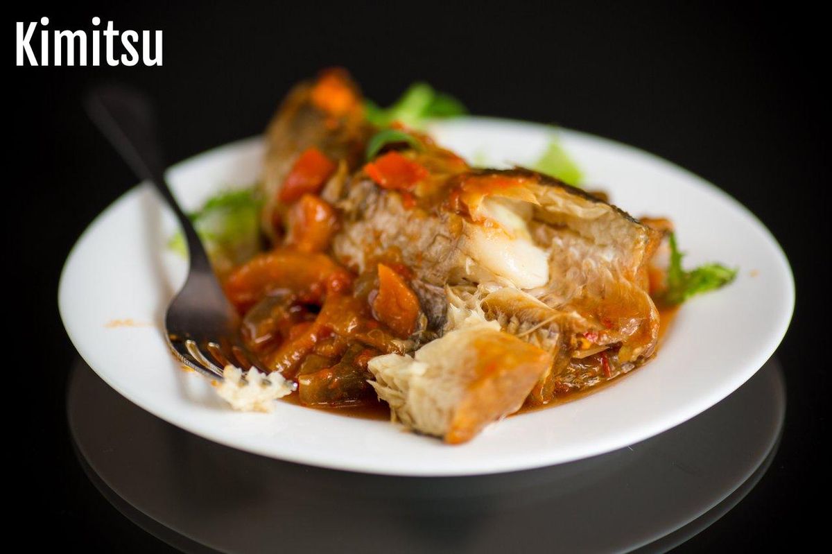 Découvrez la richesse sétoise avec ce poisson en sauce, un hommage à la bourride locale.