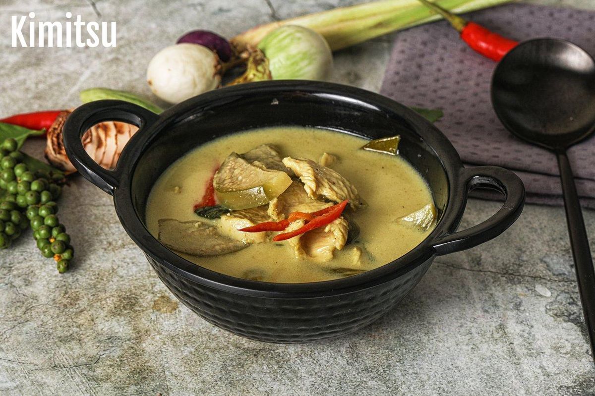 Délicieux curry vert thaï: saveurs authentiques et incontournables de la cuisine traditionnelle.