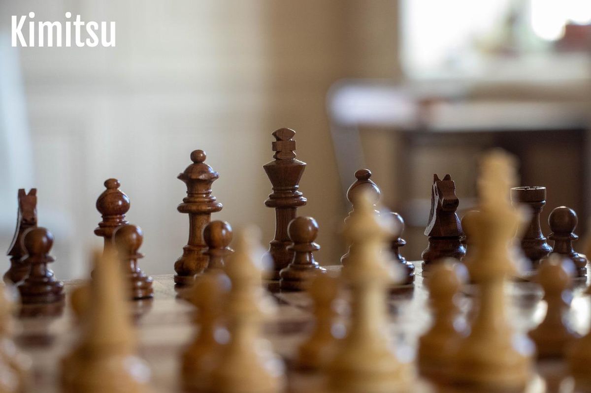 Échecs et stratégie : initiez vos enfants aux jeux lors des jours de pluie.