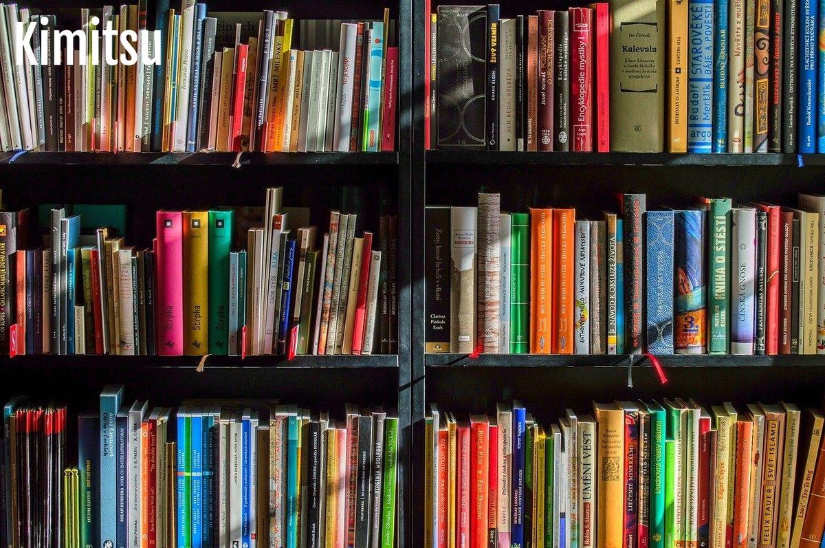 Étagère bien garnie, une inspiration pour vos projets DIY à la maison.