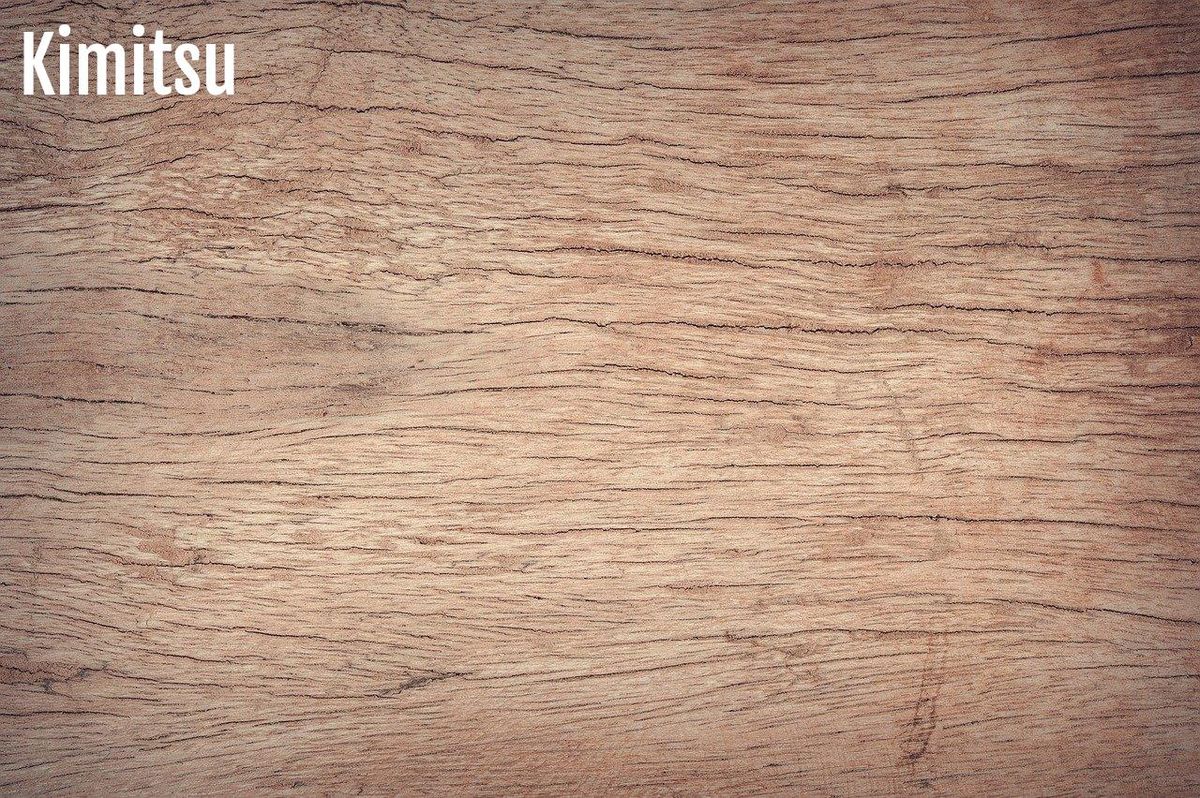 Grain de bois robuste, idéal pour une étagère DIY solide et durable.