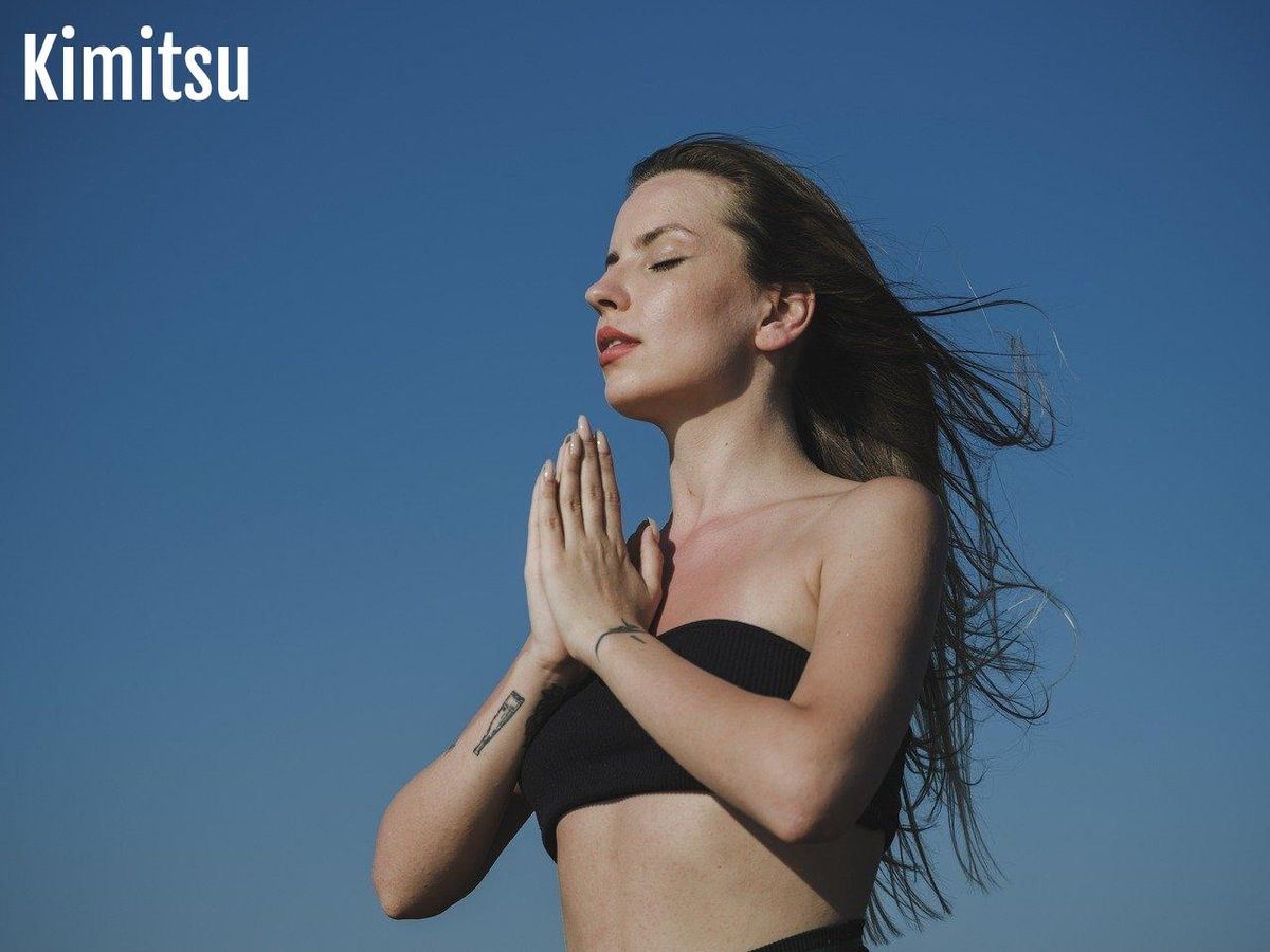 Inspirez la sérénité du yoga matinal pour commencer chaque jour apaisé et centré.