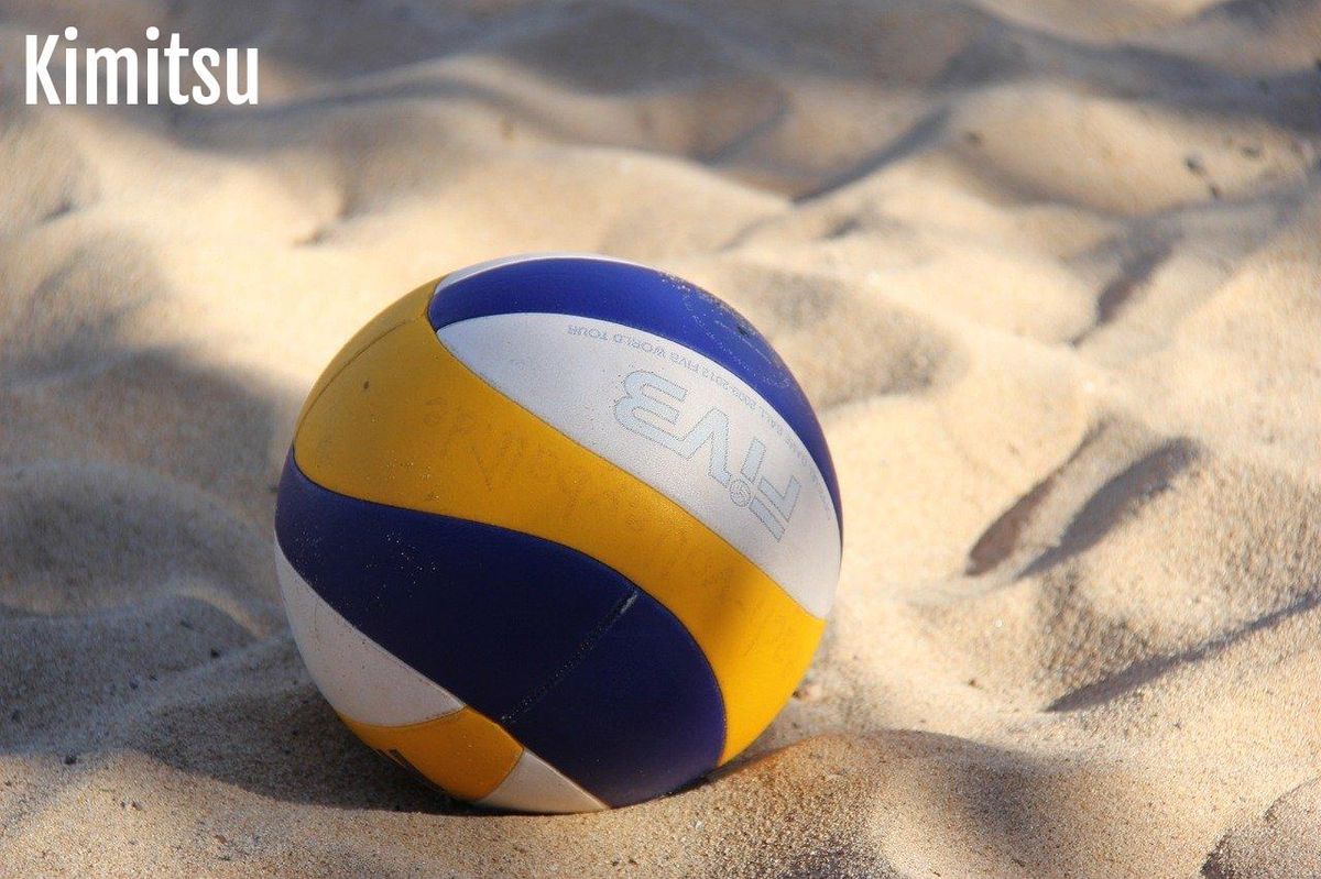 Le volley sur sable, défi parfait pour renforcer les liens familiaux tout en s'amusant.