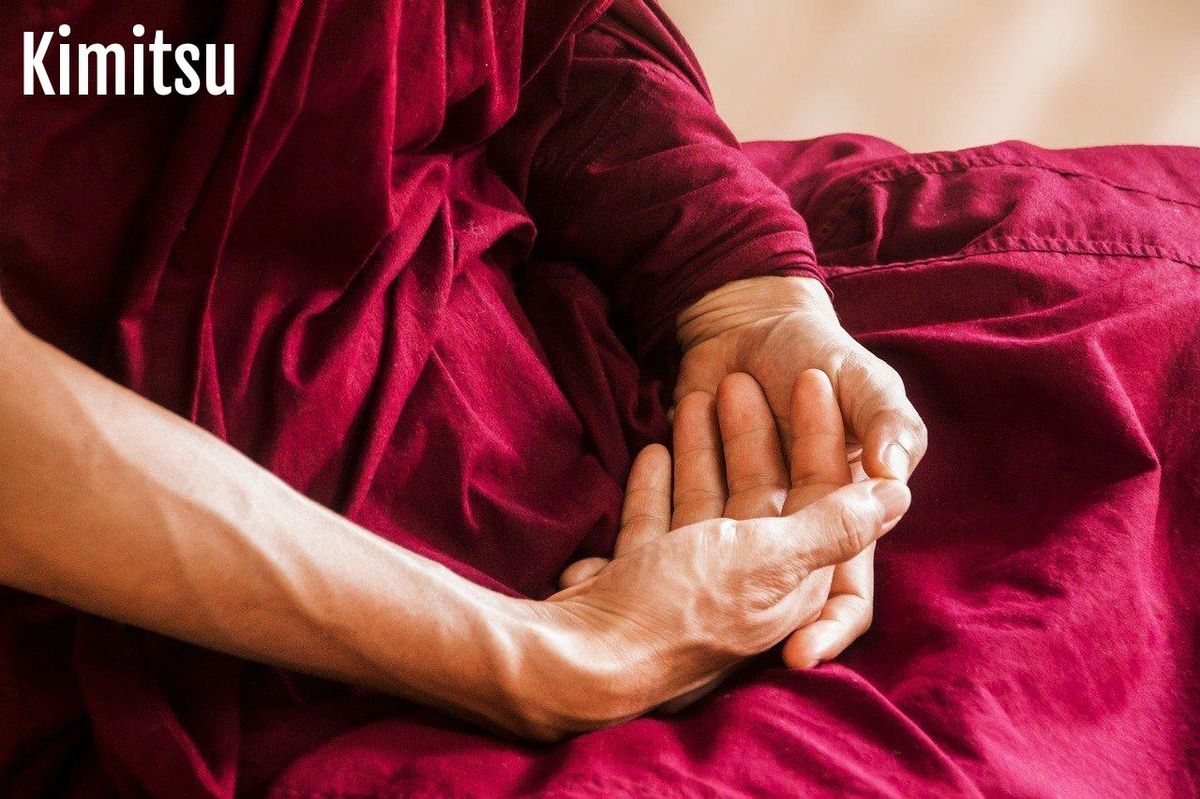 Méditation en silence : le chemin vers un sommeil réparateur.