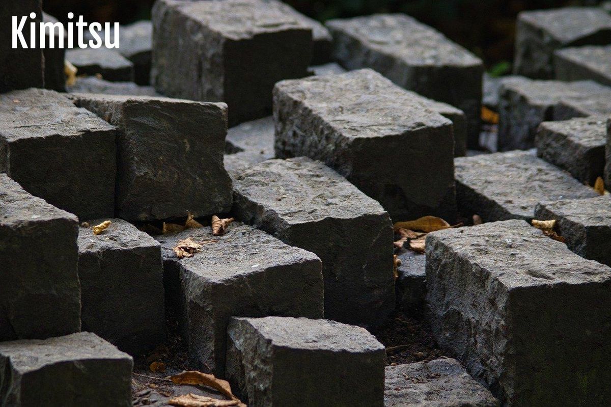 Pierres naturelles, robustes et écologiques pour une déco verte et durable.