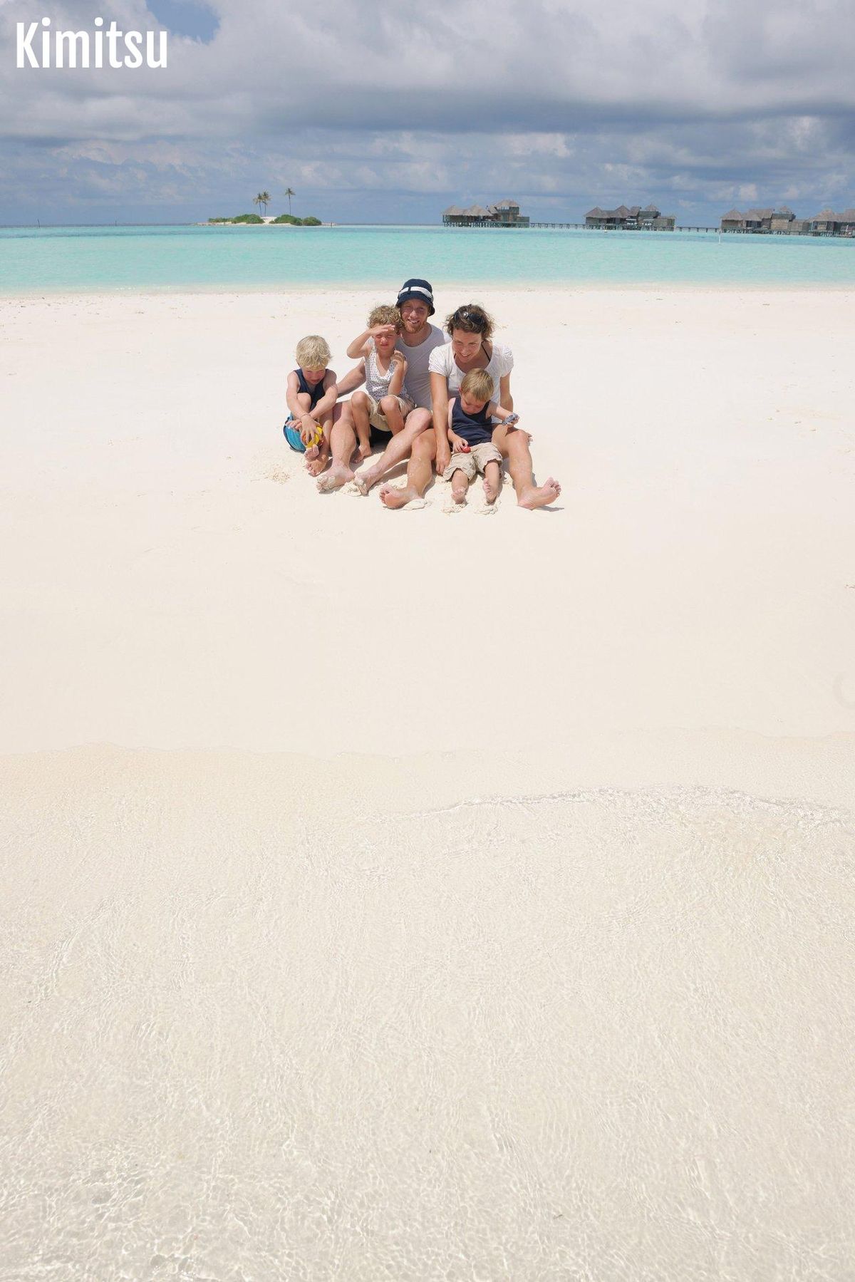 Plage de rêve, rires familiaux : lieu idéal pour des vacances avec les enfants.