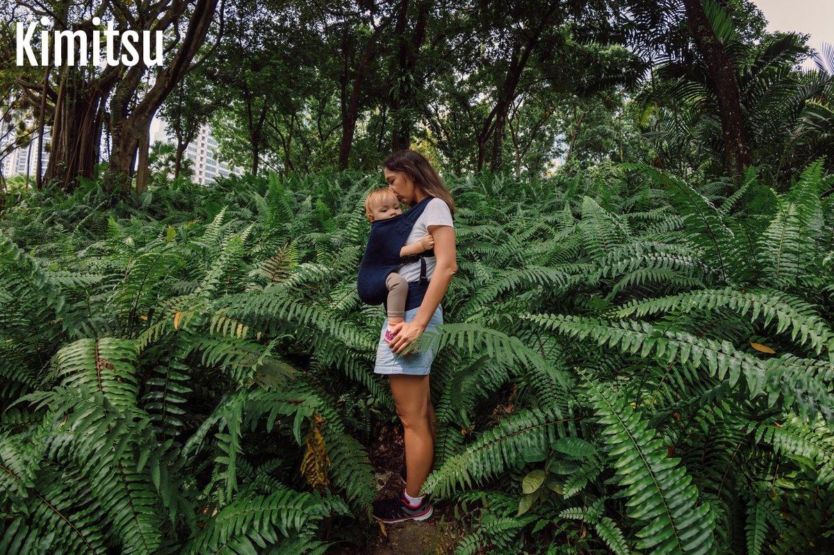 Réglage ergonomique du porte-bébé pour un confort optimal adapté à toutes les morphologies, y compris les parents grande taille.