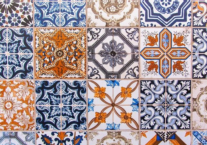 carreaux de ciment modernes dans les tons de bleu, bleu et jaune