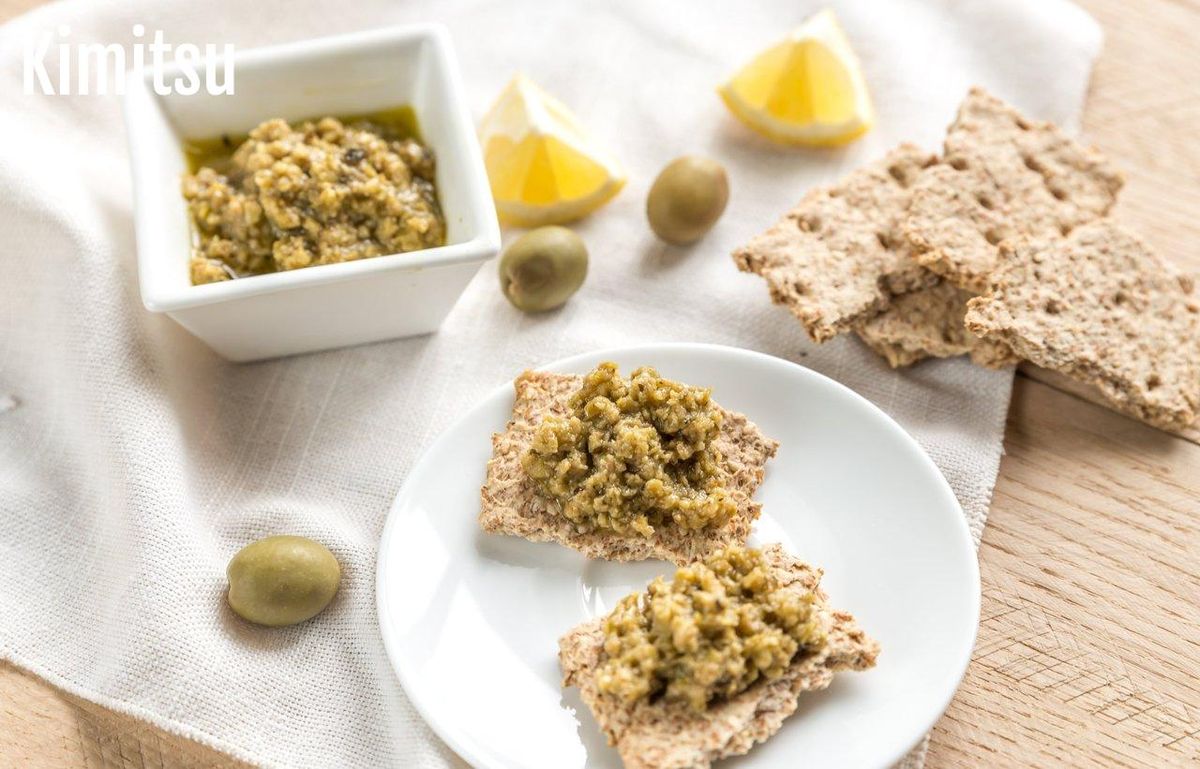 Tapenade sur crackers, citrons en prime : l’essence de la Provence sur votre palais.